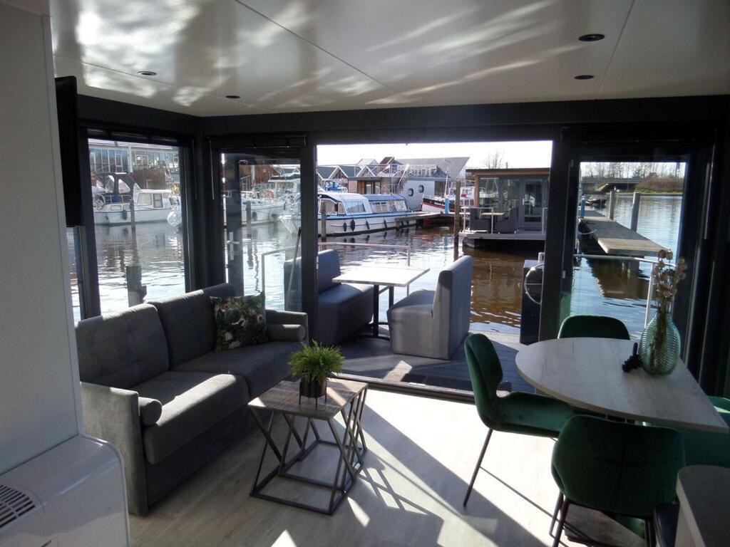 Modern Houseboat With Air Conditioning Located In Marina Uitgeest Exterior photo