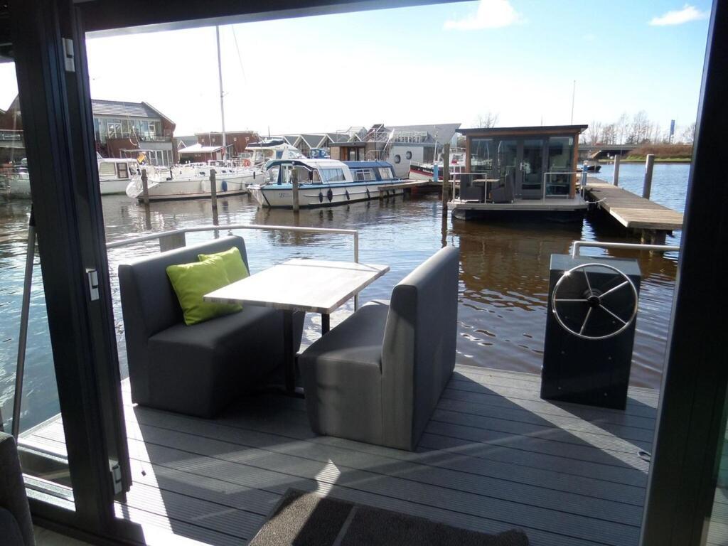 Modern Houseboat With Air Conditioning Located In Marina Uitgeest Exterior photo