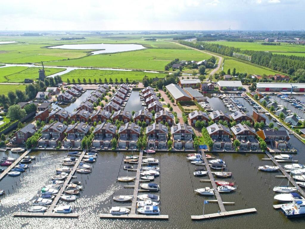Modern Houseboat With Air Conditioning Located In Marina Uitgeest Exterior photo